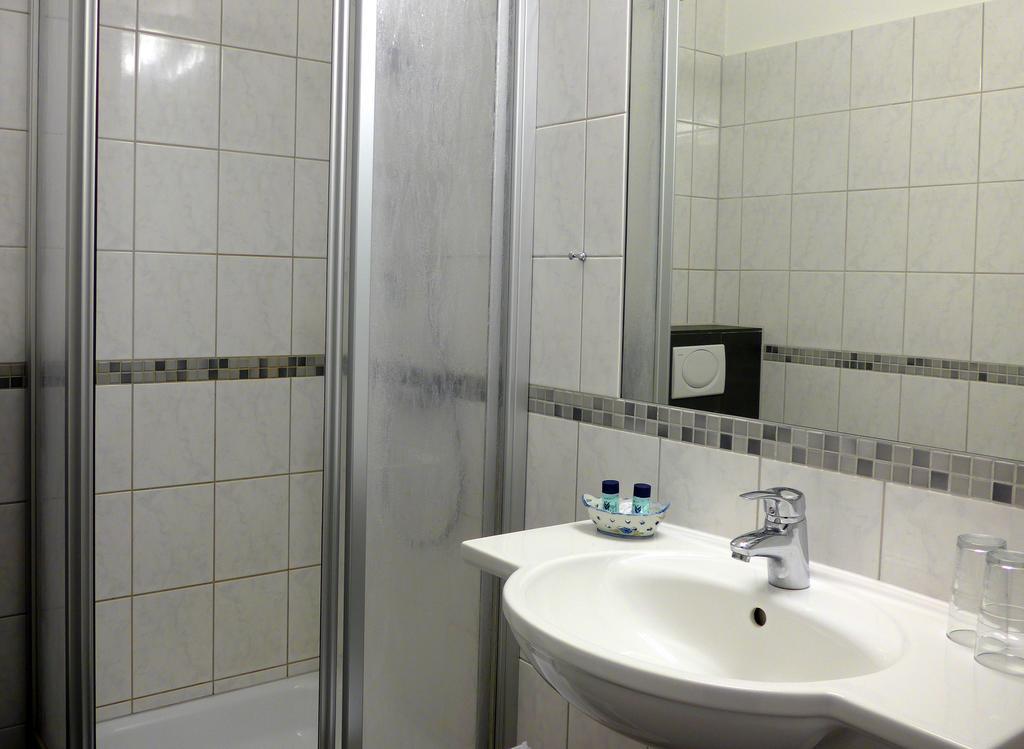 Dummerhotel Strandlust Lembruch Room photo